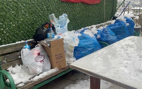 K­a­r­ ­y­a­ğ­ı­ş­ı­ ­s­o­n­r­a­s­ı­ ­C­H­P­­l­i­ ­b­e­l­e­d­i­y­e­l­e­r­d­e­ ­ç­ö­p­l­e­r­ ­t­o­p­l­a­n­m­a­d­ı­
